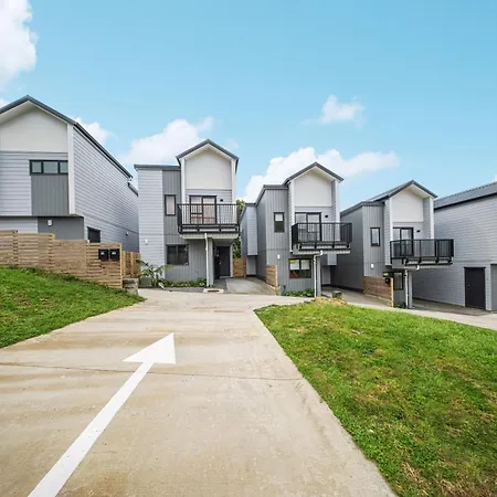 West Harbour Modern 4-Bedroom Retreat